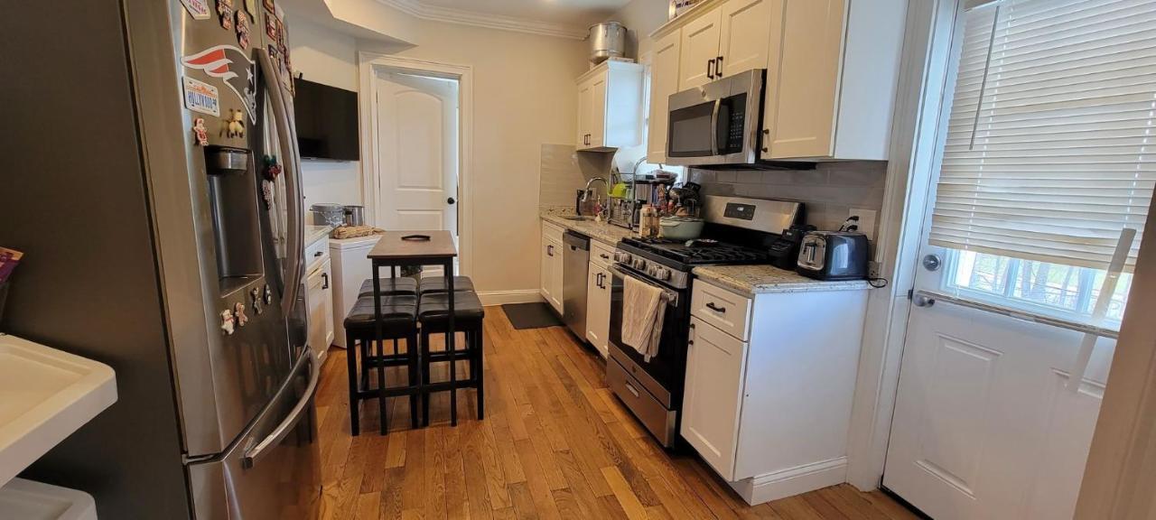 Private Bedroom Near Boston Extérieur photo