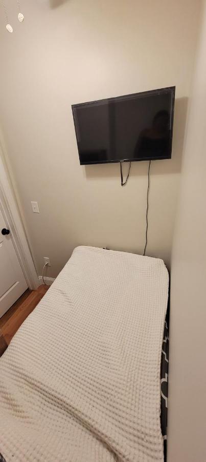 Private Bedroom Near Boston Extérieur photo