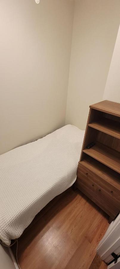 Private Bedroom Near Boston Extérieur photo