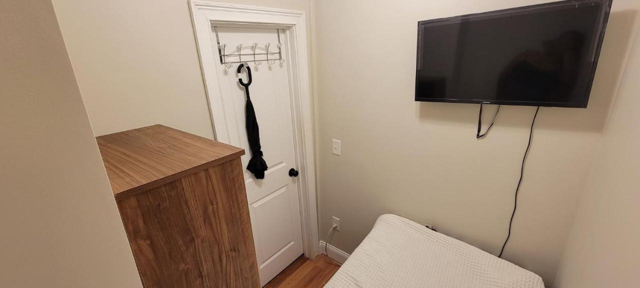 Private Bedroom Near Boston Extérieur photo
