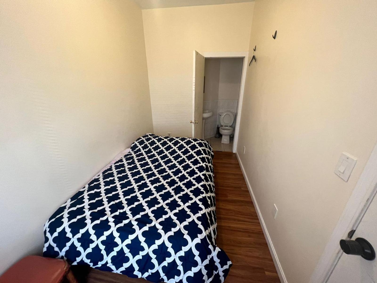 Private Bedroom Near Boston Extérieur photo