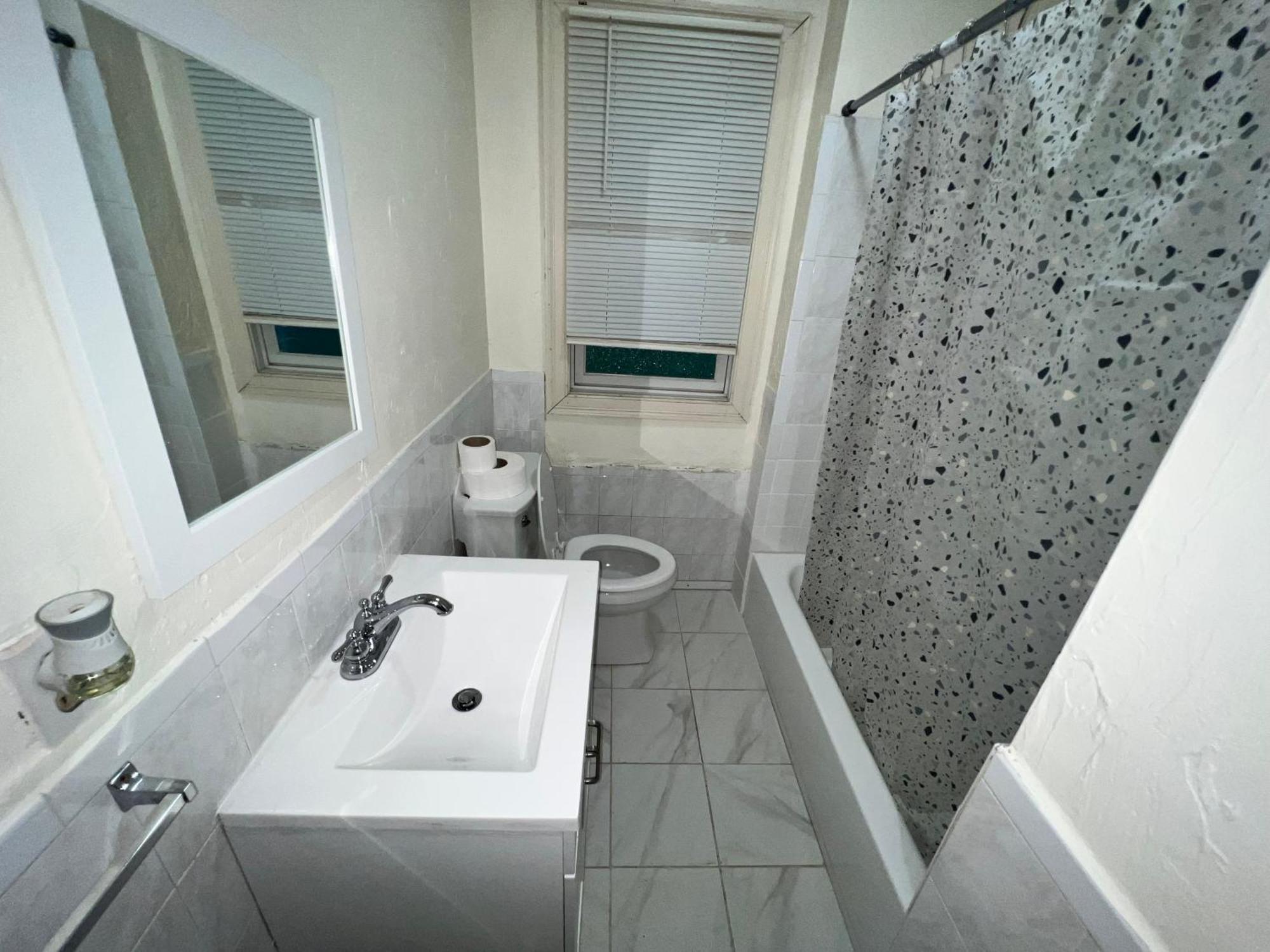 Private Bedroom Near Boston Extérieur photo