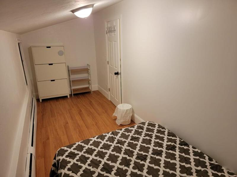 Private Bedroom Near Boston Extérieur photo